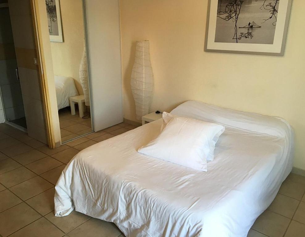 Logis Hotel Le Clos Saint Loup Bram Esterno foto