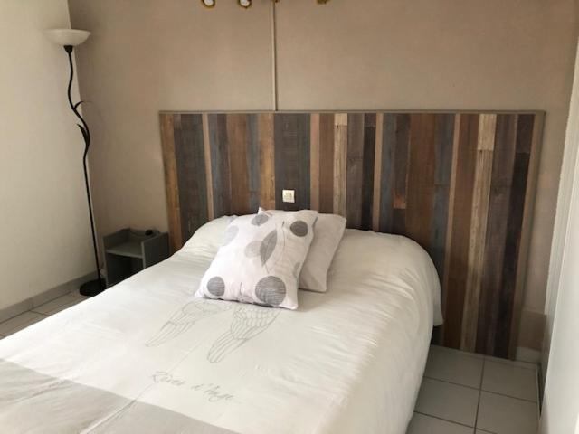Logis Hotel Le Clos Saint Loup Bram Esterno foto