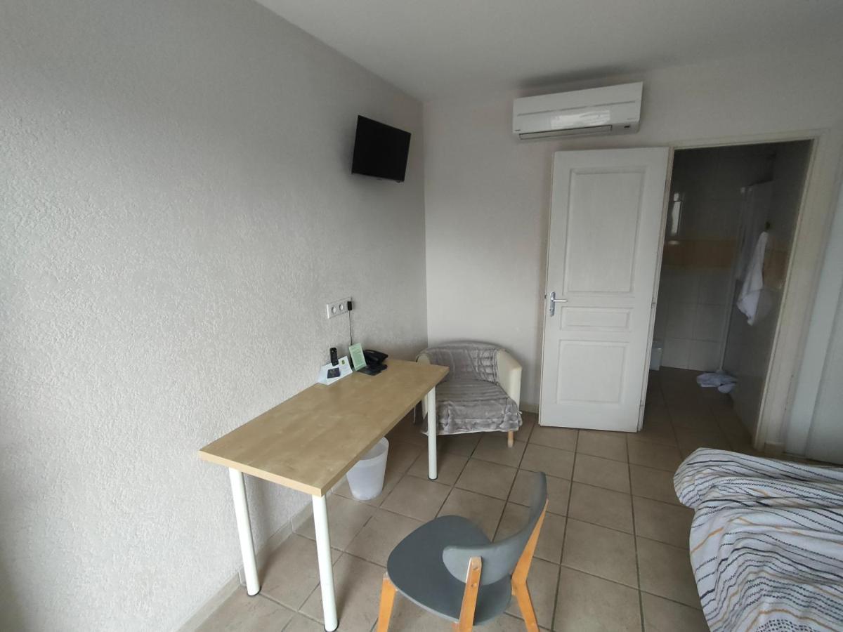 Logis Hotel Le Clos Saint Loup Bram Esterno foto